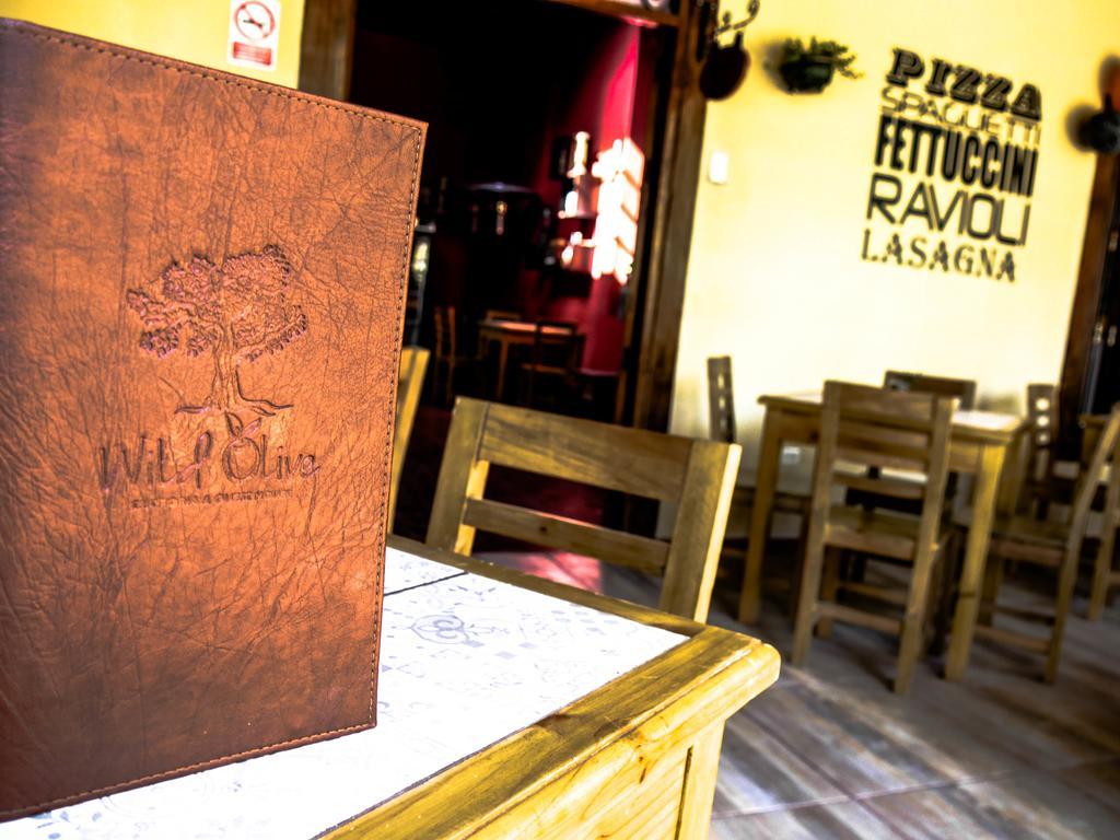 Wild Olive Guest House 伊察 外观 照片